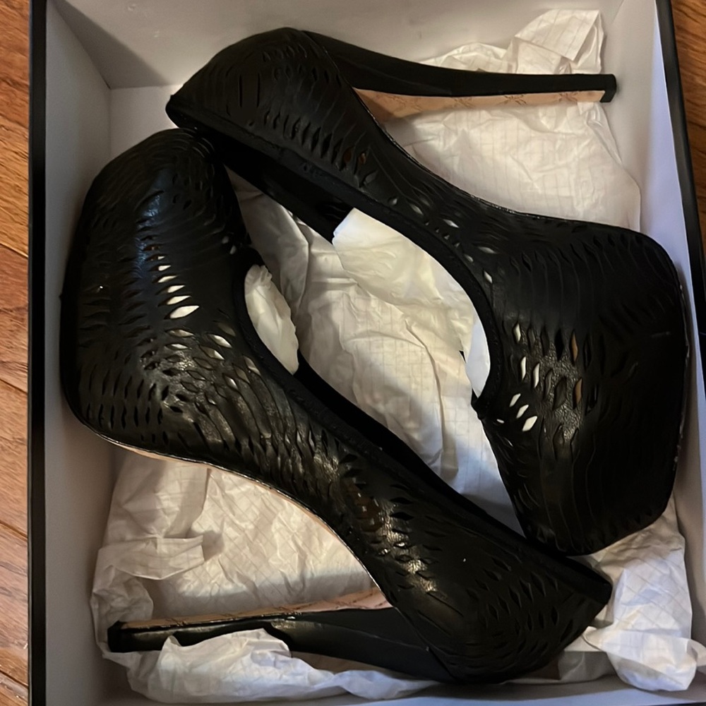 Black soft leather pumps